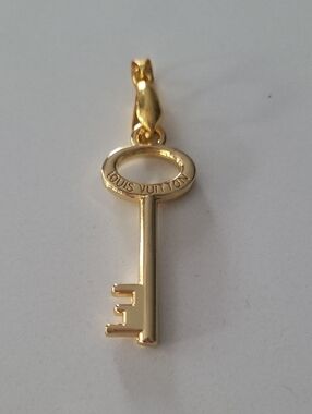 Gold Key Pendant/Zipper Pull